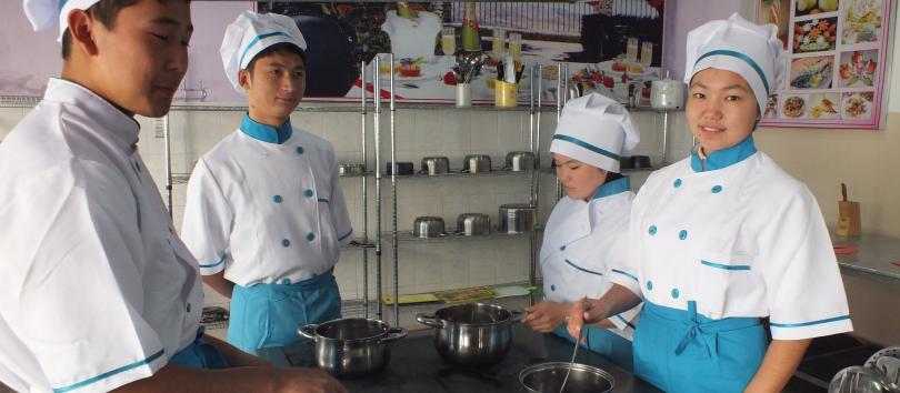 Kyrgyzstan: 4 students in a kitchen